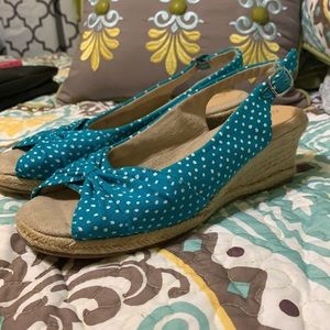 Worn once to a wedding.